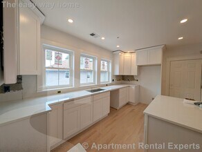 86 Orchard St, Unit 1 in Medford, MA - Building Photo - Building Photo