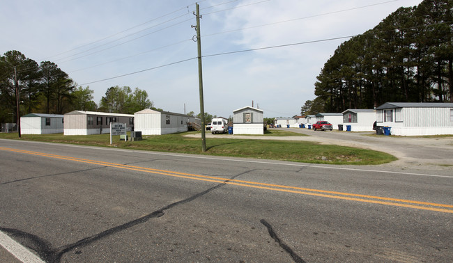 1205 N Pollock St in Selma, NC - Building Photo - Building Photo