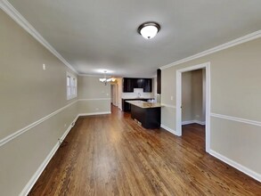 5715 N Nagle Ave in Chicago, IL - Foto de edificio - Building Photo