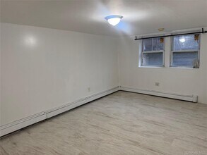 32-11 69th St in Queens, NY - Building Photo - Building Photo