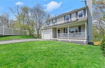 3 Ridge Ln in Shelton, CT - Foto de edificio - Building Photo