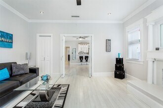 4719 Junius St, Unit 3 in Dallas, TX - Foto de edificio - Building Photo