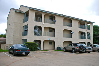 Riverway Village Apartments in Dallas, TX - Building Photo - Building Photo