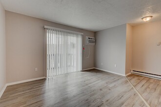 Miami Ridge Apartments 4 in Cleves, OH - Foto de edificio - Interior Photo