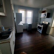 468 Amherst St, Unit 2 in Buffalo, NY - Building Photo - Building Photo