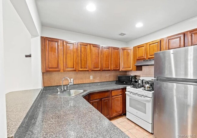 720 E 96th St in Brooklyn, NY - Building Photo - Building Photo