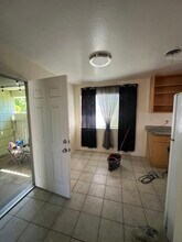 1461 Topaz Way in Sacramento, CA - Building Photo - Building Photo