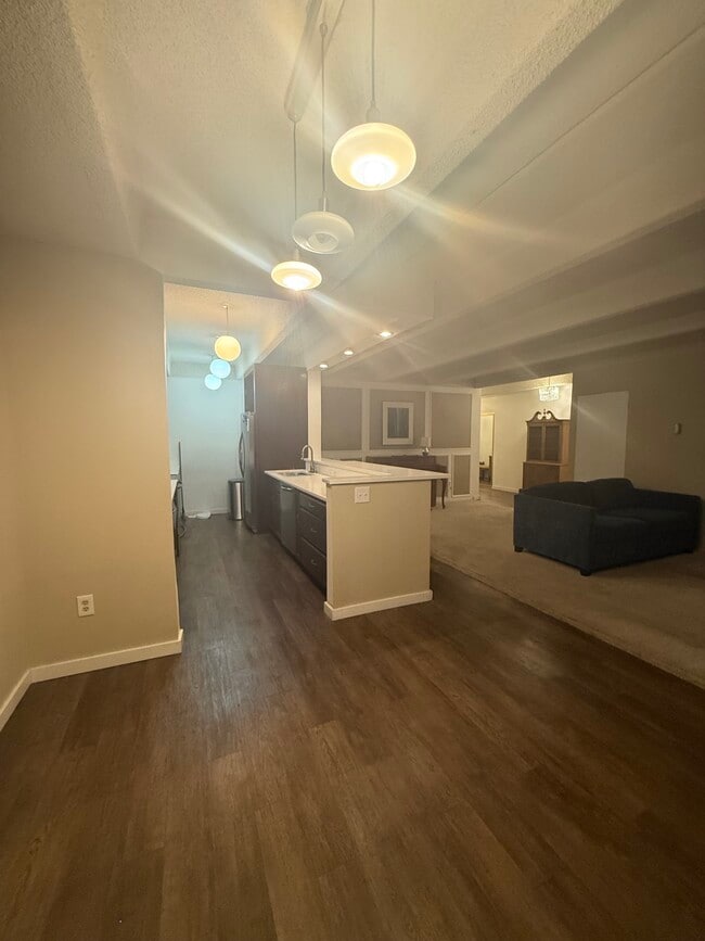 7877 E Mississippi Ave, Unit 106 in Denver, CO - Foto de edificio - Building Photo