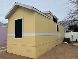 2211 Ashberry Ave in New Braunfels, TX - Building Photo