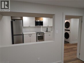 10 Weaver St in Cambridge, ON - Building Photo - Building Photo