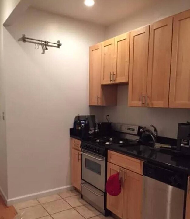 1492 1st Ave-Unit -3N in New York, NY - Foto de edificio
