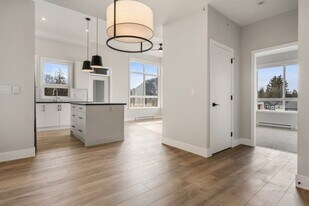 5545-5545 Vedder Rd in Chilliwack, BC - Building Photo