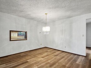 14327-14123 123rd Ave NE in Kirkland, WA - Foto de edificio - Building Photo