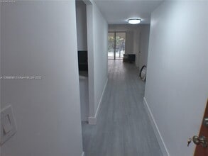 2601 NW 48th Terrace in Lauderdale Lakes, FL - Building Photo - Building Photo