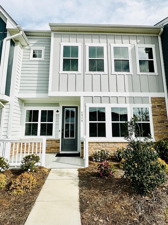5919 Wetlands Aly in Charlotte, NC - Building Photo