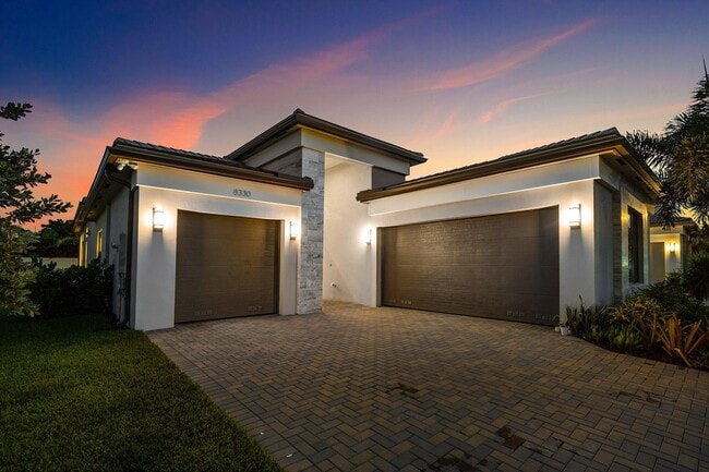 8330 Essex Country Clb Dr in Boca Raton, FL - Building Photo - Building Photo