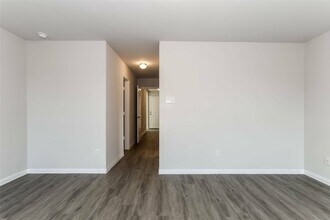 111 Blue Crane St in Huntsville, TX - Foto de edificio - Building Photo