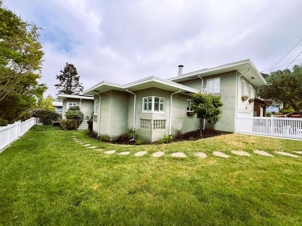 5001 Kearney Ave in Oakland, CA - Building Photo