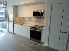 357-3357 King St W in Toronto, ON - Building Photo - Building Photo