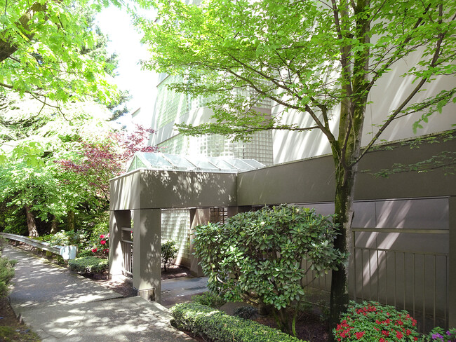 1768 Aurora Ave N in Seattle, WA - Building Photo - Building Photo