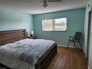 300 Valley Stream Dr, Unit D-5 in Naples, FL - Building Photo - Building Photo
