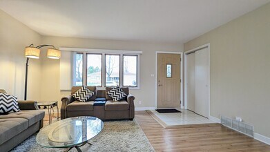 899 Horne Terrace in Des Plaines, IL - Building Photo - Building Photo