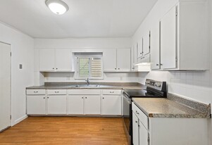 77 Mount Ida Rd, Unit 1 Apartments