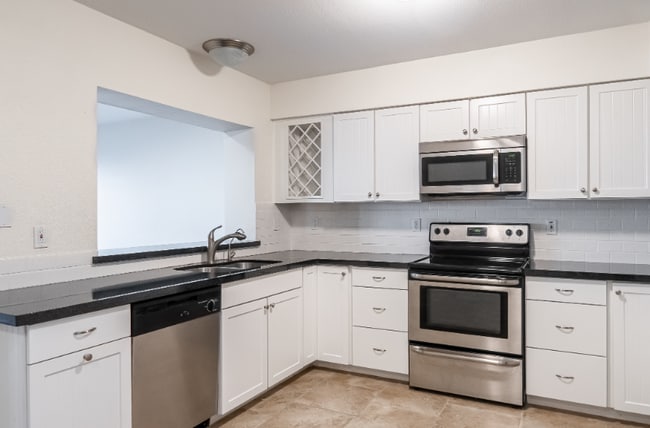 2706 E Dahlia Dr in Phoenix, AZ - Foto de edificio - Building Photo