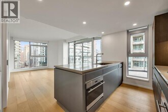 889 Pacific St in Vancouver, BC - Building Photo - Building Photo