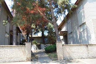 Gladstone Forest Apartments in Gladstone, OR - Building Photo - Building Photo