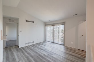 The Edge at Oakland Apartments - Auburn Hills in Auburn Hills, MI - Foto de edificio - Interior Photo