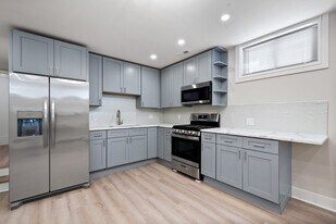 2600 W Morse Ave, Unit Garden in Chicago, IL - Building Photo