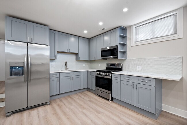 2600 W Morse Ave, Unit Garden