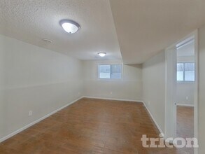 3200 Jurdy Ct S in Eagan, MN - Foto de edificio - Building Photo