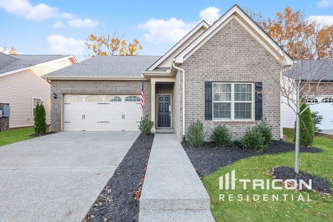 261 Bexley Way in White House, TN - Building Photo