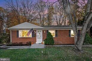 4111 Hoffman Dr in Woodbridge, VA - Building Photo