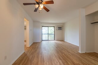 Knob Pines Apartments in Charlotte, MI - Building Photo - Building Photo