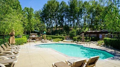 26530 Big Horn Way in Santa Clarita, CA - Building Photo - Building Photo