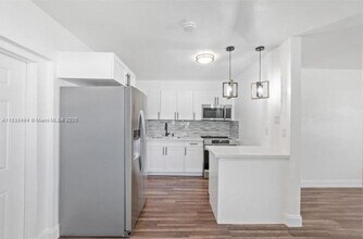 1040 NW 23rd Terrace in Fort Lauderdale, FL - Building Photo - Building Photo