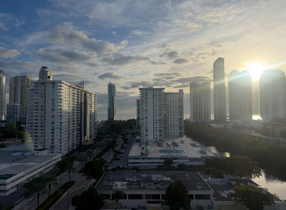 250 174th St, Unit 1405 in Sunny Isles Beach, FL - Building Photo