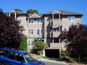 Denny Way Condominiums in Seattle, WA - Building Photo - Building Photo