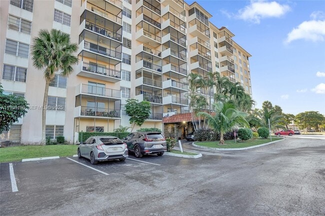 4164 Inverrary Dr in Lauderhill, FL - Foto de edificio - Building Photo