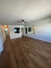 2859 Leeward Ave in Los Angeles, CA - Foto de edificio - Building Photo