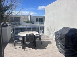 1000 99th St in Bay Harbor Islands, FL - Foto de edificio - Building Photo