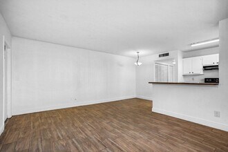 1618 Meadows Cir W in Boynton Beach, FL - Building Photo - Building Photo
