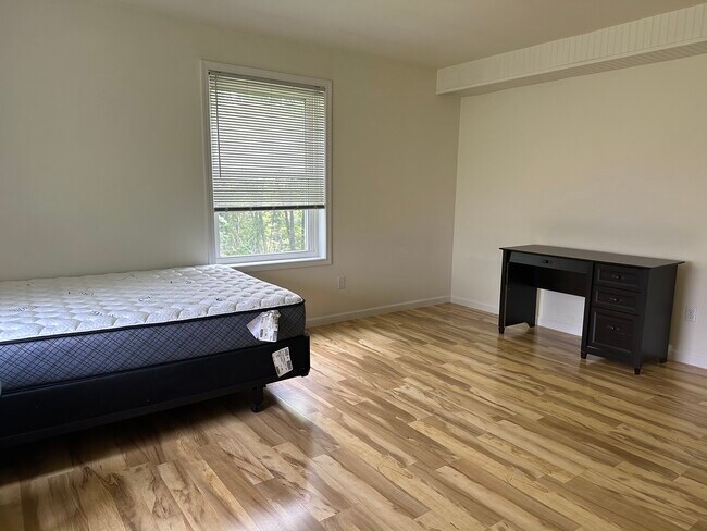 175 Kendall Ave in Ithaca, NY - Building Photo - Building Photo