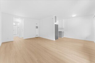 6114 Cahuenga Blvd in Los Angeles, CA - Building Photo