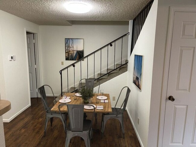 property at 4276 Meadowbrook Ct NE