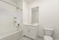 1 N Country Rd, Unit 210 in Port Jefferson, NY - Building Photo - Building Photo