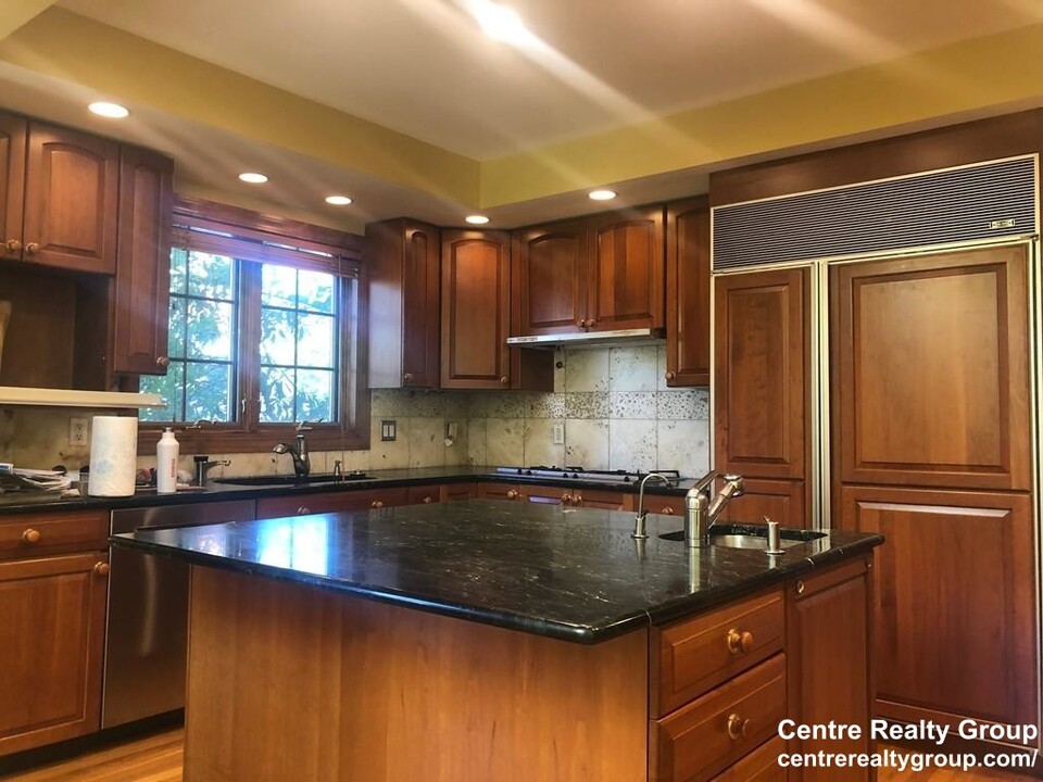 42 Arlington Rd in Chestnut Hill, MA - Building Photo